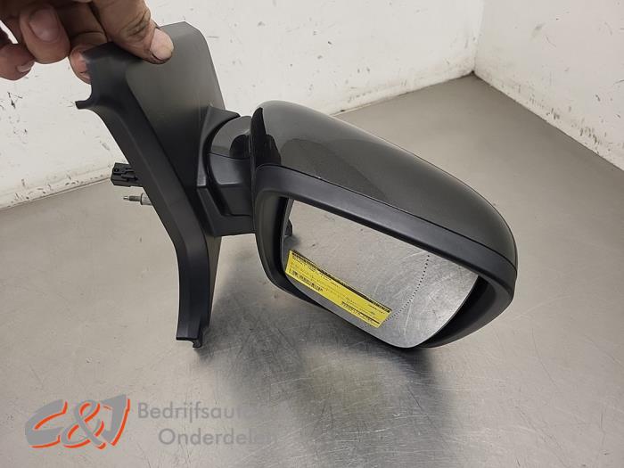 Buitenspiegel rechts van een Renault Trafic (1FL/2FL/3FL/4FL) 2.0 dCi 16V 150 2024
