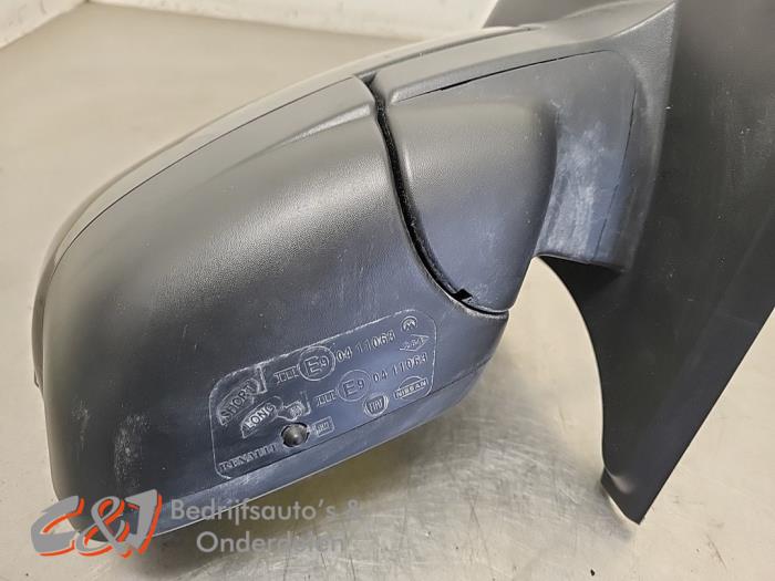 Buitenspiegel rechts van een Renault Trafic (1FL/2FL/3FL/4FL) 2.0 dCi 16V 150 2024