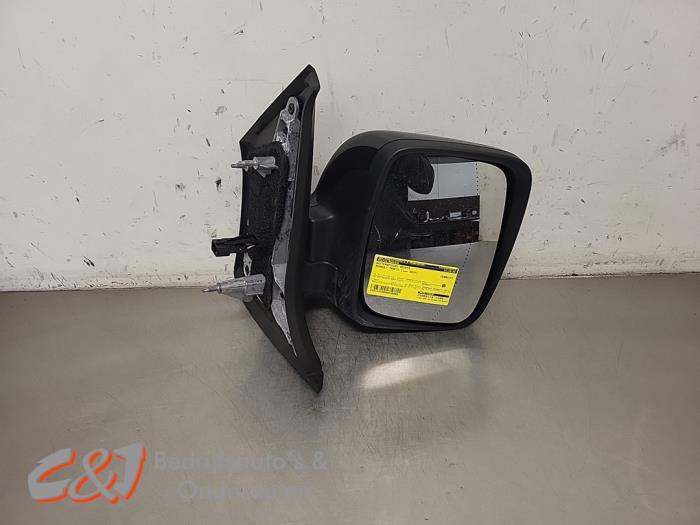 Buitenspiegel rechts van een Renault Trafic (1FL/2FL/3FL/4FL) 2.0 dCi 16V 150 2024