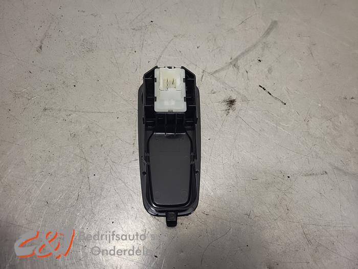 Schakelaar Elektrisch Raam van een Renault Trafic (1FL/2FL/3FL/4FL) 2.0 dCi 16V 150 2024