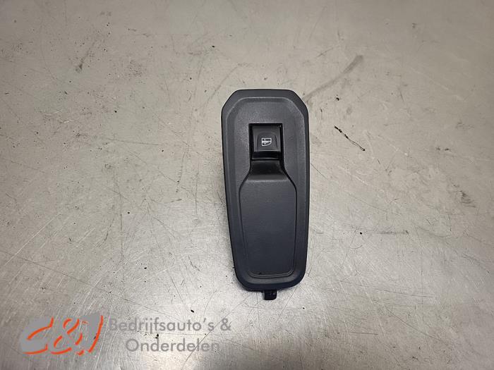 Schakelaar Elektrisch Raam van een Renault Trafic (1FL/2FL/3FL/4FL) 2.0 dCi 16V 150 2024