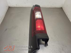 Gebruikte Achterlicht links Renault Trafic (1FL/2FL/3FL/4FL) 2.0 dCi 16V 150 Prijs € 89,25 Margeregeling aangeboden door C&J Bedrijfsauto's & Onderdelen