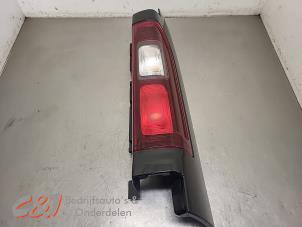 Gebruikte Achterlicht links Renault Trafic (1FL/2FL/3FL/4FL) 2.0 dCi 16V 150 Prijs € 89,25 Margeregeling aangeboden door C&J Bedrijfsauto's & Onderdelen