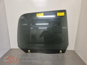 Begagnade Dörrfönster, 4-dörrars, höger bak Dodge 1500 Standard Cab (DS) 5.7 Hemi V8 4x4 Pris € 52,50 Marginaltabell erbjuds av C&J Bedrijfsauto's & Onderdelen