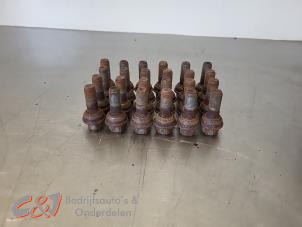 Gebruikte Wielbouten set Mercedes Sprinter 3,5t (906.73) 315 CDI 16V Prijs € 15,75 Margeregeling aangeboden door C&J Bedrijfsauto's & Onderdelen