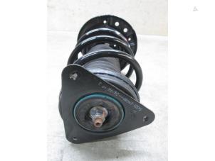 Begagnade Stötdämpare, höger fram Renault Megane IV Estate (RFBK) Pris € 90,75 Inklusive moms erbjuds av NNP Automotive Group