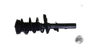 Begagnade Stötdämpare, höger fram Renault Megane IV (RFBB) Pris € 90,75 Inklusive moms erbjuds av NNP Automotive Group