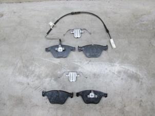 Używane Klocek hamulcowy przód BMW 3 serie (E90) Cena € 36,30 Z VAT oferowane przez NNP Automotive Group