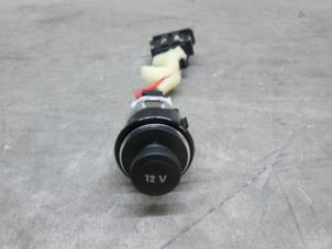 Używane Zlacze 12 volt Volkswagen Passat CC (357) Cena € 6,05 Z VAT oferowane przez NNP Automotive Group