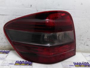 Begagnade Baklykta, vänster Mercedes ML II (164/4JG) 3.0 ML-320 CDI 4-Matic V6 24V Pris € 60,50 Inklusive moms erbjuds av Autoparts Van De Velde