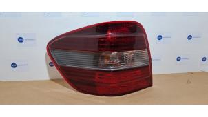 Begagnade Baklykta, vänster Mercedes ML II (164/4JG) 3.0 ML-320 CDI 4-Matic V6 24V Pris € 60,50 Inklusive moms erbjuds av Autoparts Van De Velde