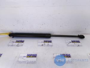 Begagnade Set med gasfjädrar för bagage Mercedes B (W245) 2.0 B-200 16V Pris € 12,10 Inklusive moms erbjuds av Autoparts Van De Velde