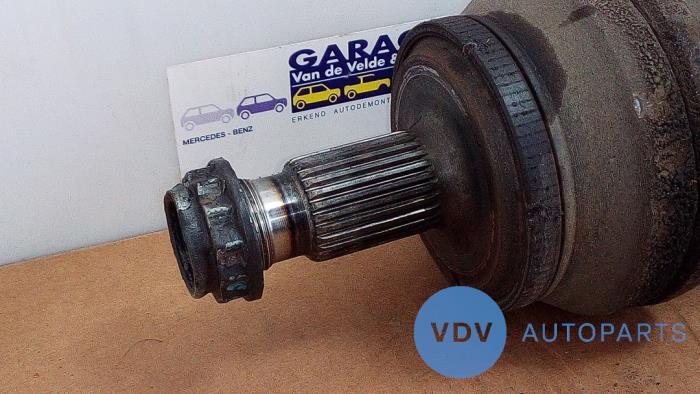 Drivaxel, höger bak från en Mercedes-Benz C (W204) 2.2 C-180 CDI 16V BlueEFFICIENCY 2013