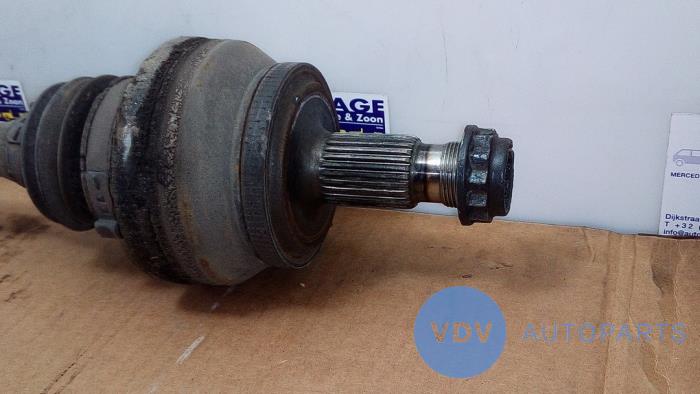 Drivaxel, höger bak från en Mercedes-Benz C (W204) 2.2 C-180 CDI 16V BlueEFFICIENCY 2013