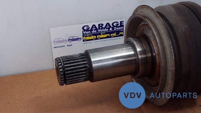 Drivaxel, höger bak från en Mercedes-Benz C (W204) 2.2 C-180 CDI 16V BlueEFFICIENCY 2013