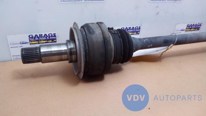 Drivaxel, höger bak från en Mercedes-Benz C (W204) 2.2 C-180 CDI 16V BlueEFFICIENCY 2013