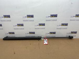 Gebruikte Gasdemper Motorkap Set Mercedes E (W212) E-200 CDI 16V BlueEfficiency,BlueTEC Prijs € 12,10 Inclusief btw aangeboden door Autoparts Van De Velde