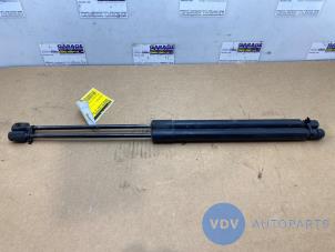 Begagnade Set med gasfjädrar för bagage Mercedes B (W245) 2.0 B-180 CDI 16V Pris € 24,20 Inklusive moms erbjuds av Autoparts Van De Velde