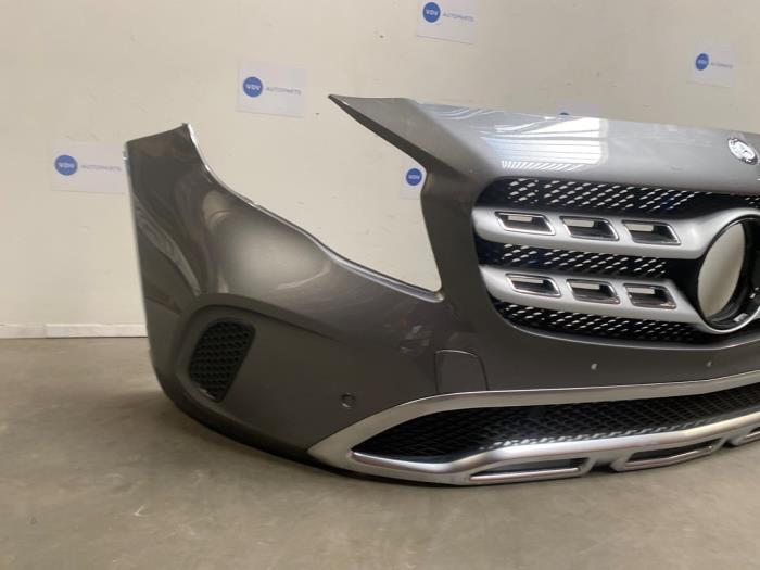 Voorbumper van een Mercedes-Benz GLA (156.9) 2.0 220 Turbo 16V 4-Matic 2018