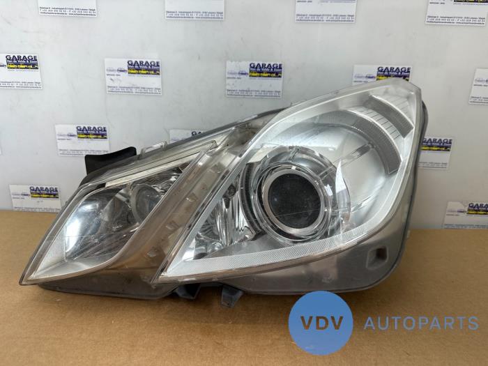 Strålkastare, vänster från en Mercedes-Benz E (C207) E-260 CGI 16V BlueEfficiency 2012