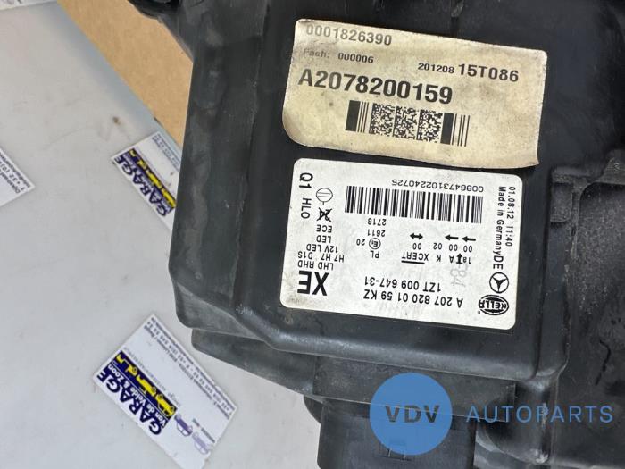 Strålkastare, vänster från en Mercedes-Benz E (C207) E-260 CGI 16V BlueEfficiency 2012