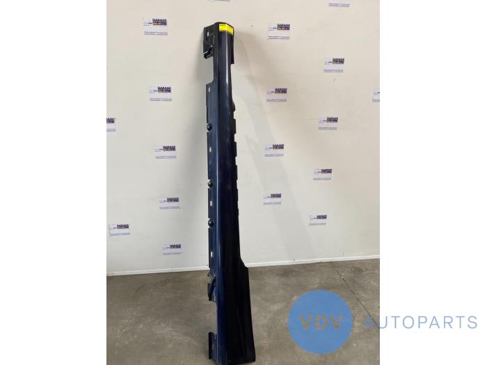 Tröskel, vänster från en Mercedes-Benz E (C207) E-260 CGI 16V BlueEfficiency 2012