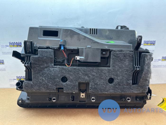 Handskfack från en Mercedes-Benz E (C207) E-260 CGI 16V BlueEfficiency 2012