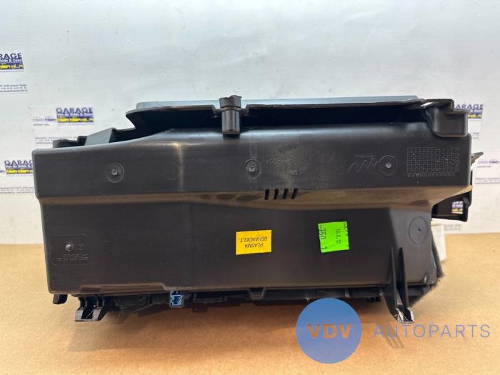 Handskfack från en Mercedes-Benz E (C207) E-260 CGI 16V BlueEfficiency 2012