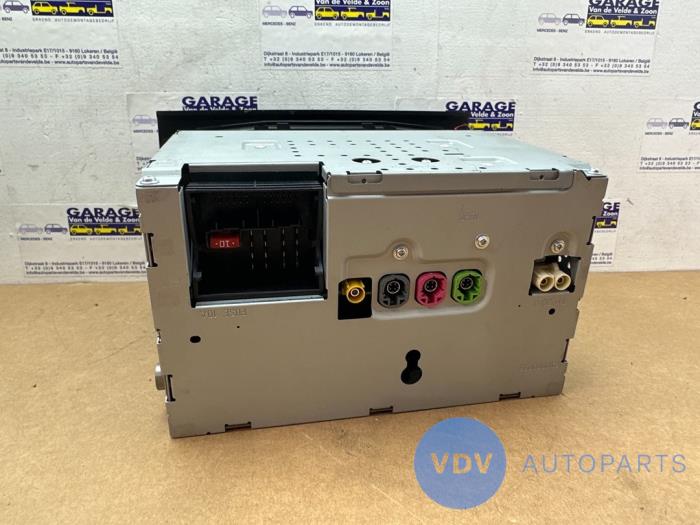 Radio från en Mercedes-Benz E (C207) E-260 CGI 16V BlueEfficiency 2012