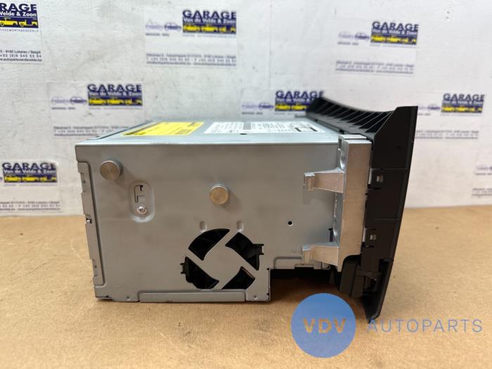 Radio från en Mercedes-Benz E (C207) E-260 CGI 16V BlueEfficiency 2012