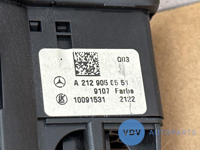 Ljusbrytare från en Mercedes-Benz E (C207) E-260 CGI 16V BlueEfficiency 2012