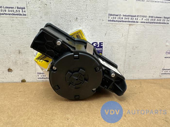 Ljusbrytare från en Mercedes-Benz E (C207) E-260 CGI 16V BlueEfficiency 2012