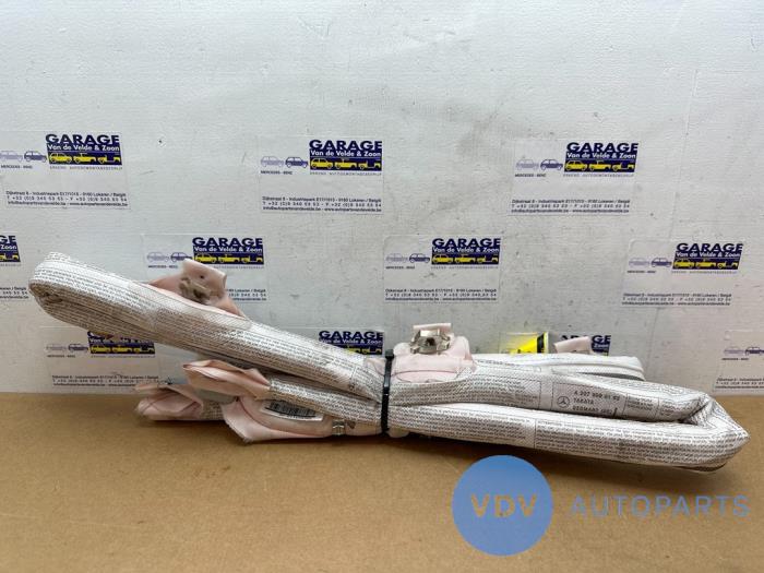 Takgardinairbag, vänster från en Mercedes-Benz E (C207) E-260 CGI 16V BlueEfficiency 2012