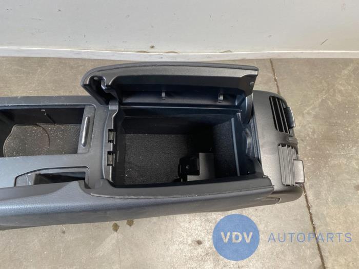 Mittkonsol från en Mercedes-Benz E (C207) E-260 CGI 16V BlueEfficiency 2012