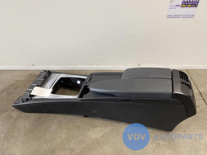 Mittkonsol från en Mercedes-Benz E (C207) E-260 CGI 16V BlueEfficiency 2012