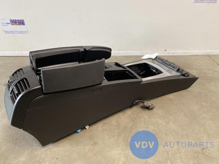 Mittkonsol från en Mercedes-Benz E (C207) E-260 CGI 16V BlueEfficiency 2012