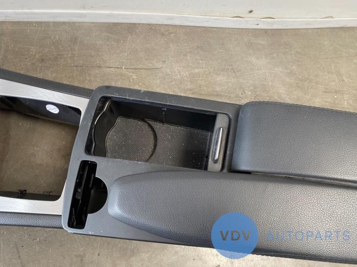 Mittkonsol från en Mercedes-Benz E (C207) E-260 CGI 16V BlueEfficiency 2012