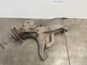 Gebruikte Fusee houder rechts-achter Mercedes Vito (447.6) 1.6 109 CDI 16V Prijs € 211,75 Inclusief btw aangeboden door Autoparts Van De Velde