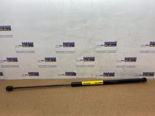 Gebruikte Gasdemper Motorkap links Mercedes E Estate (S212) E-350 CDI V6 24V BlueEfficiency Prijs € 12,10 Inclusief btw aangeboden door Autoparts Van De Velde