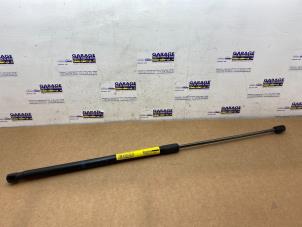 Gebruikte Gasdemper Motorkap rechts Mercedes E Estate (S212) E-350 CDI V6 24V BlueEfficiency Prijs € 12,10 Inclusief btw aangeboden door Autoparts Van De Velde