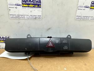 Begagnade Nödbelysningsbrytare Mercedes Sprinter 3,5t (906.73) 311 CDI 16V Pris € 24,20 Inklusive moms erbjuds av Autoparts Van De Velde