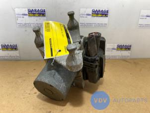 Begagnade ABS-pump Mercedes E (W212) E-220 CDI 16V BlueEff.,BlueTEC 4-Matic Pris € 108,90 Inklusive moms erbjuds av Autoparts Van De Velde