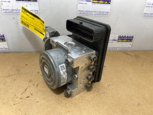 Gebruikte Computer ABS Mercedes C Estate (S205) C-200 BlueTEC, C-200 d 1.6 16V Prijs € 151,25 Inclusief btw aangeboden door Autoparts Van De Velde