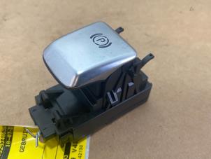 Używane Mechanizm hamulca recznego Mercedes C (W205) C-250 CDI 2.2 16V BlueTEC, C-250 d 4Matic Cena € 12,10 Z VAT oferowane przez Autoparts Van De Velde