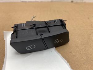 Gebruikte Schakelaar portier bediening Mercedes C (W204) 2.2 C-200 CDI 16V Prijs € 12,10 Inclusief btw aangeboden door Autoparts Van De Velde