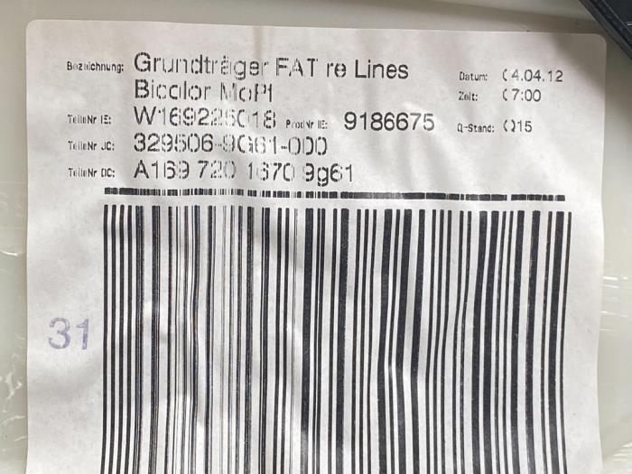 List, framdörr, 4-dörrars, höger från en Mercedes-Benz A (W169) 1.5 A-160 2012