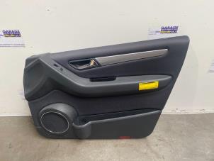 Gebruikte Portierbekleding 4Deurs rechts-voor Mercedes A (W169) 1.5 A-160 Prijs € 60,50 Inclusief btw aangeboden door Autoparts Van De Velde
