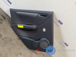 Begagnade List, bakdörr, 4-dörrars, vänster Mercedes A (W169) 1.5 A-160 Pris € 60,50 Inklusive moms erbjuds av Autoparts Van De Velde