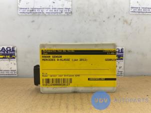 Begagnade Radarsensor Mercedes A (W176) 1.8 A-180 CDI 16V Autom. Pris € 121,00 Inklusive moms erbjuds av Autoparts Van De Velde