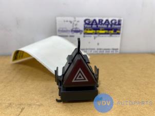 Begagnade Nödbelysningsbrytare Mercedes A (W169) 2.0 A-200 CDI 16V 5-Drs. Pris € 12,10 Inklusive moms erbjuds av Autoparts Van De Velde